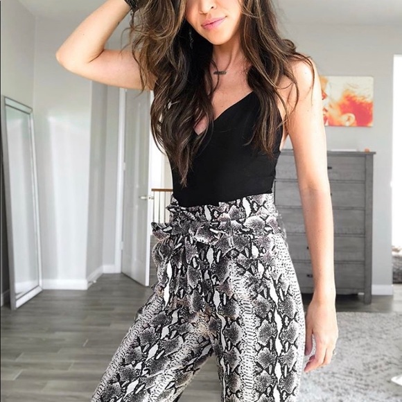 Animal print paper bag capris - Picture 2 of 2